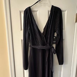 Holiday Dress!!! NWT Guess pleated black long sleeve maxi dress